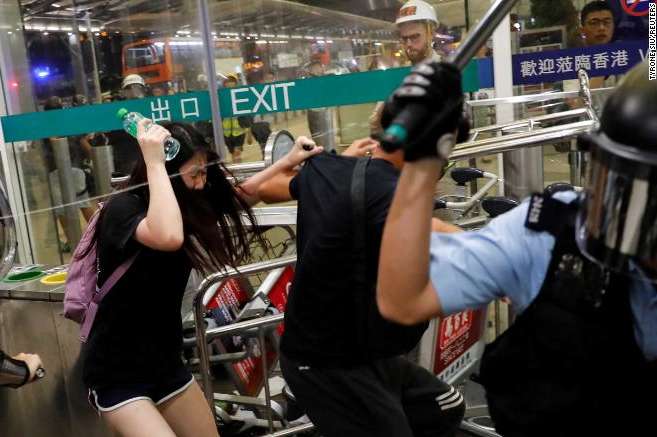 В Гонконгу сталися сутички між поліцією і протестувальниками