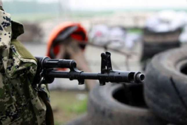 На Донбасі терористи вісім разів обстріляли українських бійців