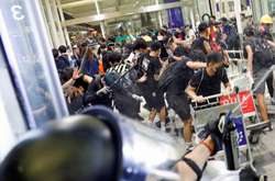 Ордер на розгін демонстрантів з території аеропорту було отримано ввечері у вівторок, 13 серпня