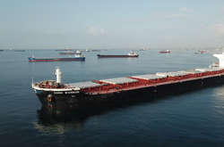 Біля Стамбула зіткнулися танкер і суховантаж, який прямував до України 