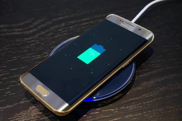 Samsung разрабатывает смартфон с батареей, которая будет заряжаться в пять раз быстрее обычной