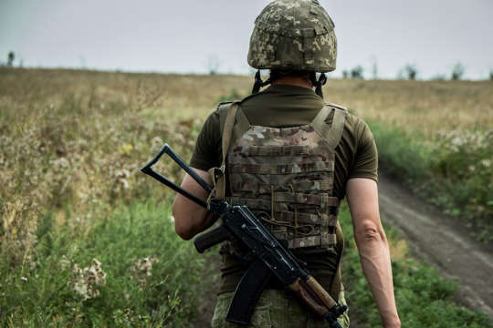 Окупанти обстріляли позиції українців під Пісками