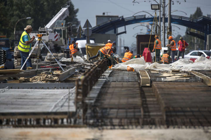 Як триває ремонт Борщагівського шляхопроводу: роботи не припиняються і вночі (фото)