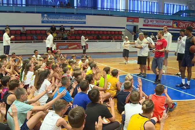 Американські гравці навчали юних баскетболістів Запоріжжя