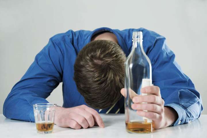 В России растет уровень смертности от отравлений алкоголем