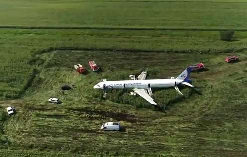 Аварійна посадка літака в РФ: кількість потерпілих зросла до 74 осіб 