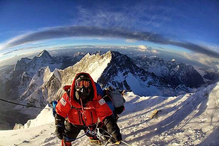 Непал посилить вимоги до альпіністів, які піднімаються на Еверест