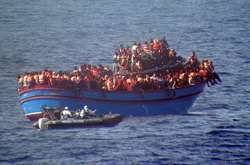 Кілька країн ЄС погодилися прийняти 147 біженців з судна біля берегів Італії
