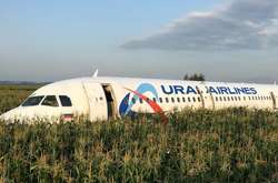 Пассажирский Airbus совершил посадку на кукурузное поле в Подмосковье