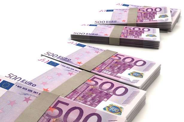 Нацбанк значительно снизил курс евро