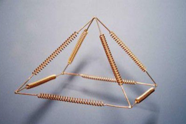 Супрун розвінчала міф про «чудодійні властивості» золотих пірамідок