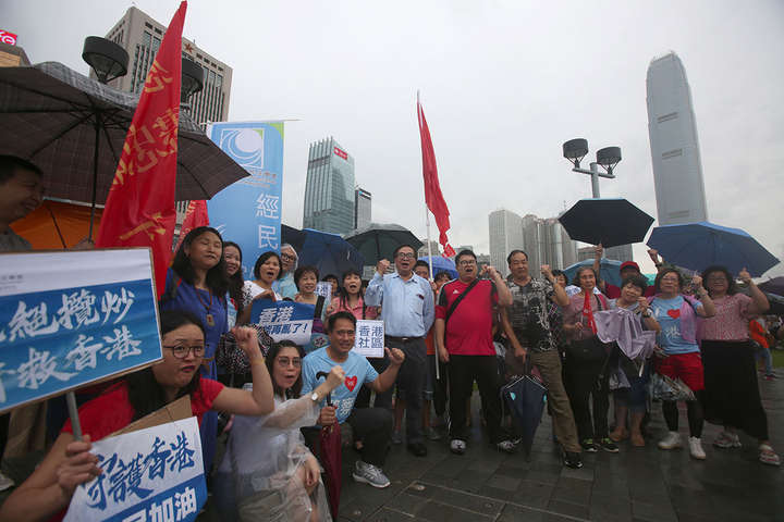 На мітинг у Гонконзі вийшло майже півмільйона людей