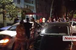 В Миколаєві побилися таксисти і пасажири: для підтримки «своїх» з'їхалося понад 100 таксі