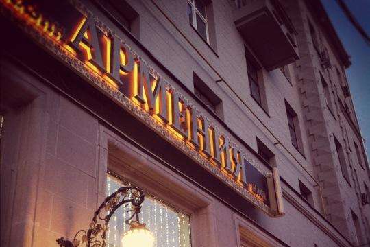 Росіяни обвалили рейтинг ресторану, який хоче стягнути з учасників протестів 550 тис рублів