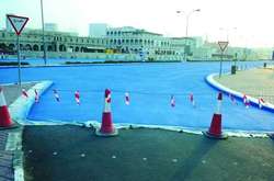 У Катарі перефарбували дорогу у синій колір для зниження температури асфальту