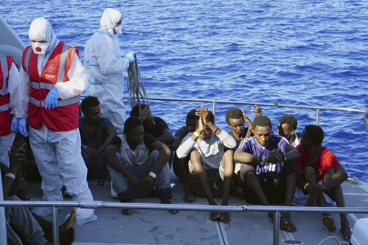 Італійський міністр Сальвіні дозволив неповнолітнім мігрантам зійти з судна Open Arms