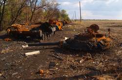  Знищений танк Т-64 та інша техніка зі складу 92-ї механізованої бригади 