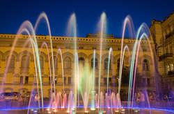 Світло-музичне шоу київських фонтанів розпочинається о 20.00