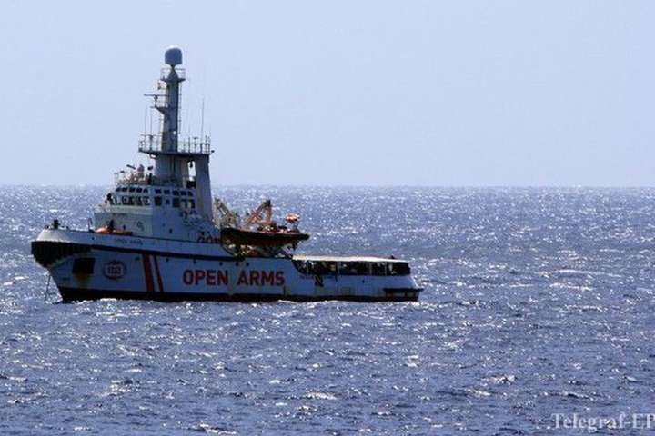 Іспанія прийме корабель з понад сотнею мігрантів 
