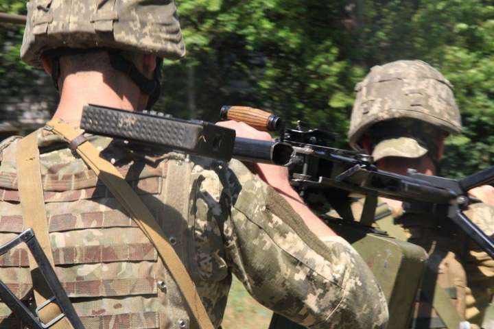 Доба на Донбасі: бойовики 15 разів обстріляли позиції українських військових
