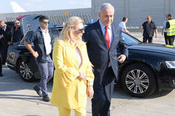  Глава ізраїльського уряду Біньямін Нетаньягу з дружиною Сарою 