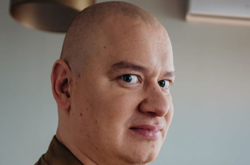 «Лысый из Квартала» трогательно поздравил жену с днем рождения