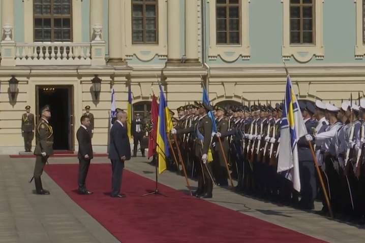 К Зеленскому приехал премьер-министр Израиля (видео)