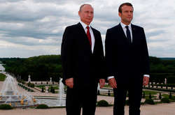 Путин обсудит с Макроном «нормандский формат»