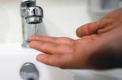 Тиждень почався з аварій: без води кілька десятків будинків у Києві (адреси)