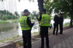 На місці виявлення тіла жінки працювали правоохоронці