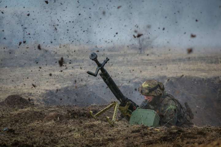 Доба на Донбасі: 11 ворожих обстрілів, одного бійця  Об’єднаних сил поранено