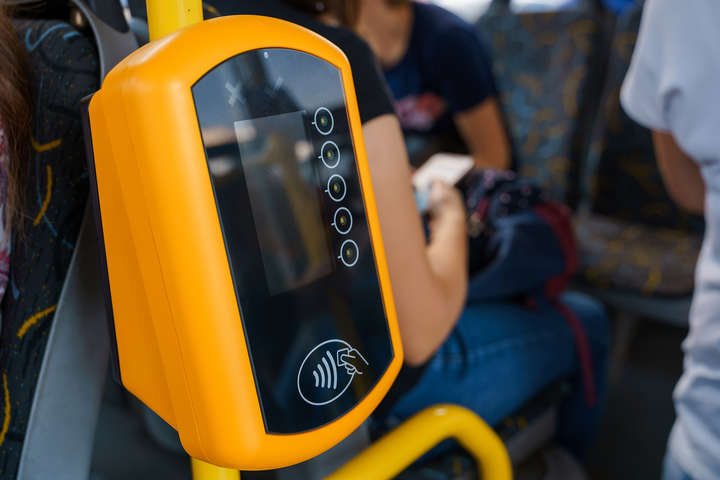 Вінничан попередили про надходження у продаж муніципальних карток для оплати проїзду в громадському транспорті
