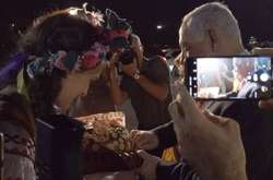 Дружина прем'єра Ізраїлю Сара Нетаньягу під час офіційної зустрічі в аеропорту «Бориспіль» викинула хліб та сіль на землю