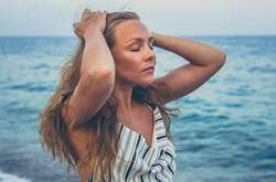 Шоптенко в платье без белья сексуально позировала в фотосессии