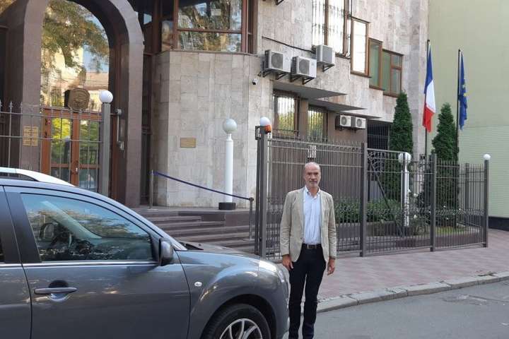 Новий посол Франції приїхав в Україну власним автомобілем