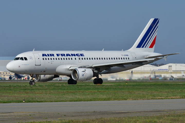 Літак Air France, що вилетів з Москви, екстрено сів у Люксембурзі