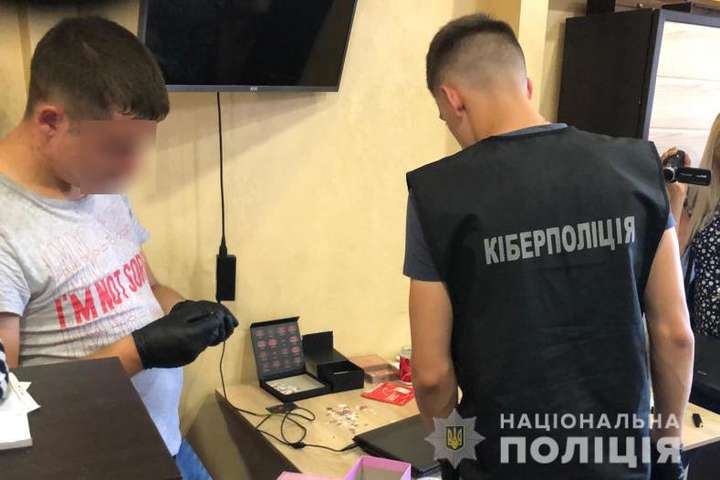 У Кривому Розі злодії завдяки соцмережам вкрали 1,5 млн грн із зарплатних карток українців