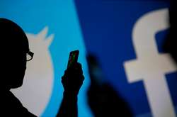 Китай образився на Facebook і Twitter через Гонконг 