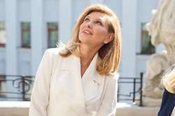 Зеленская и скандальная супруга Нетаньяху в одинаковых туфлях сходили к химерам