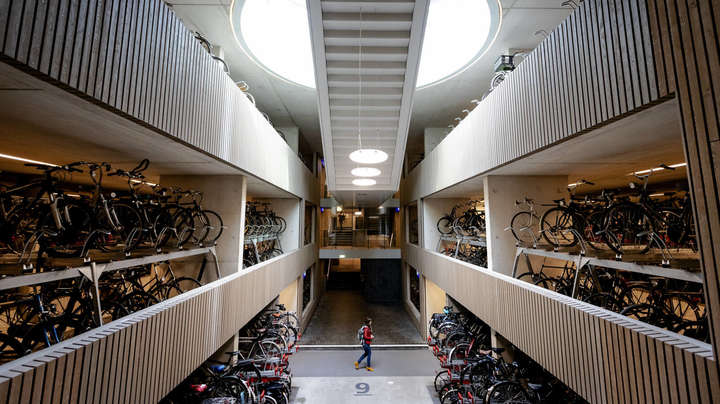 В Нидерландах появилась самая большая в мире велопарковка