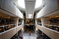 В Нидерландах появилась самая большая в мире велопарковка