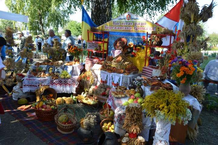 Різноманітну обрядову випічку та смачні українські страви презентували на обласному святі