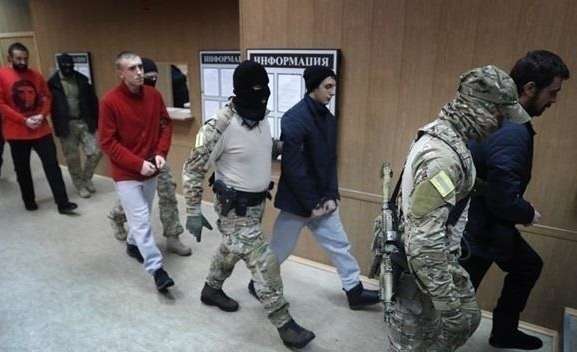 Суд у Москві залишив під вартою всіх українських моряків