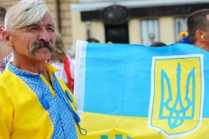 83% украинцев считают себя патриотами - соцопрос