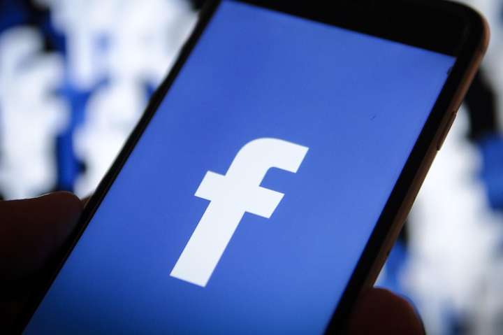 Facebook наймет журналистов для нового раздела новостей