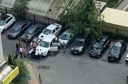  Свідки події підіймали автомобіль та діставали звідти потерпілих 