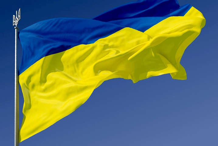 В Киеве торжественно подняли украинский флаг (видео)