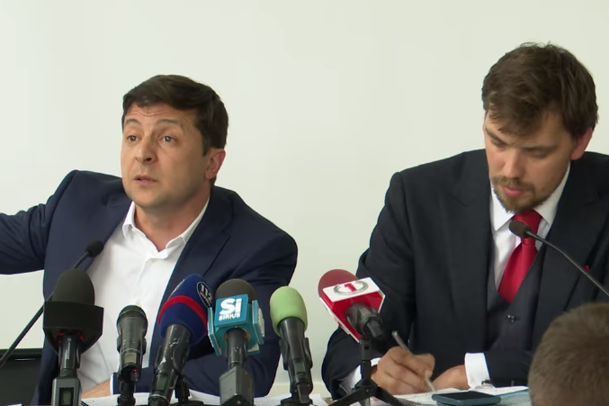 Кравчук прокоментував манеру Зеленського звільняти чиновників