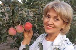 Перепутала педали: теща Притулы и Хомутынника сбила женщину с ребенком (видео)