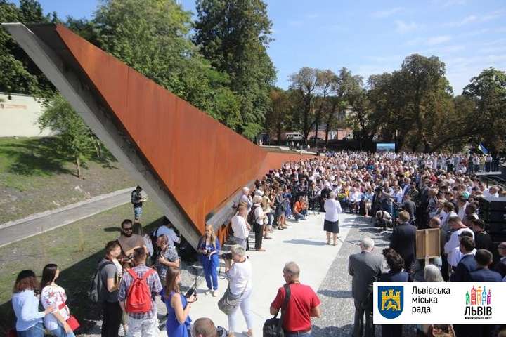 У Львові відкрили меморіал героям Небесної сотні